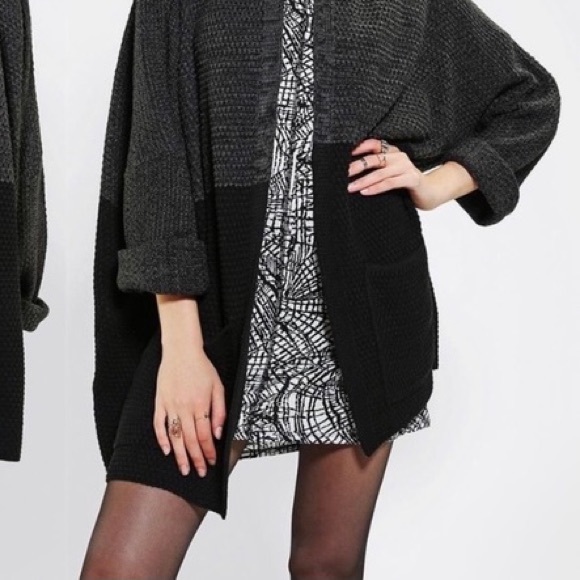 BDG Grey/Black Colour Block Cardigan. Size L. - Picture 2 of 3